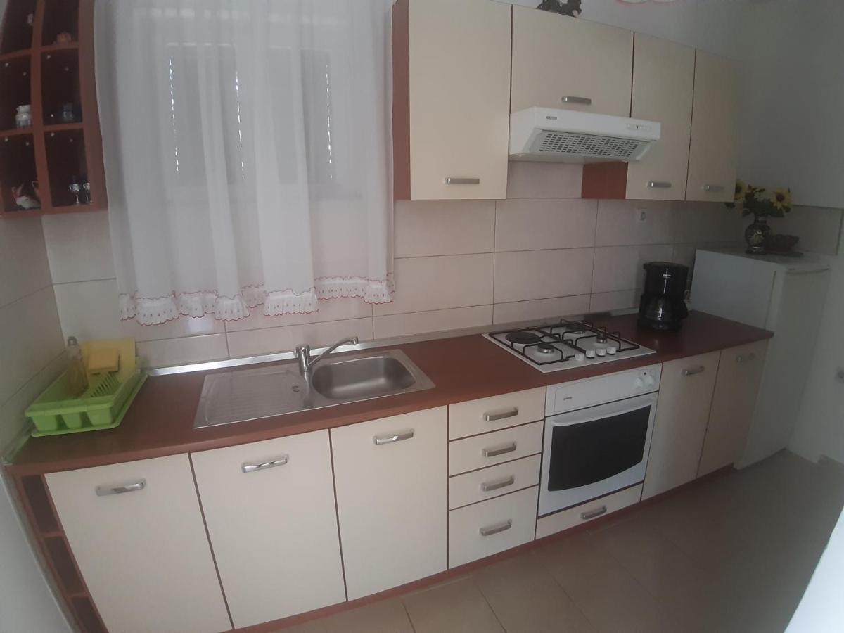 Apartmani Ana Cres Exteriör bild