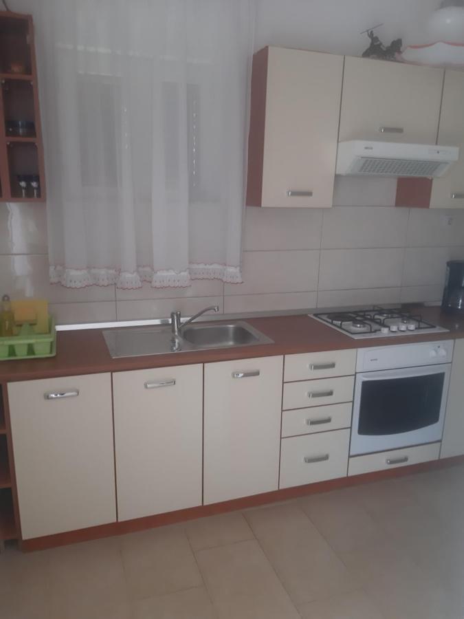 Apartmani Ana Cres Exteriör bild