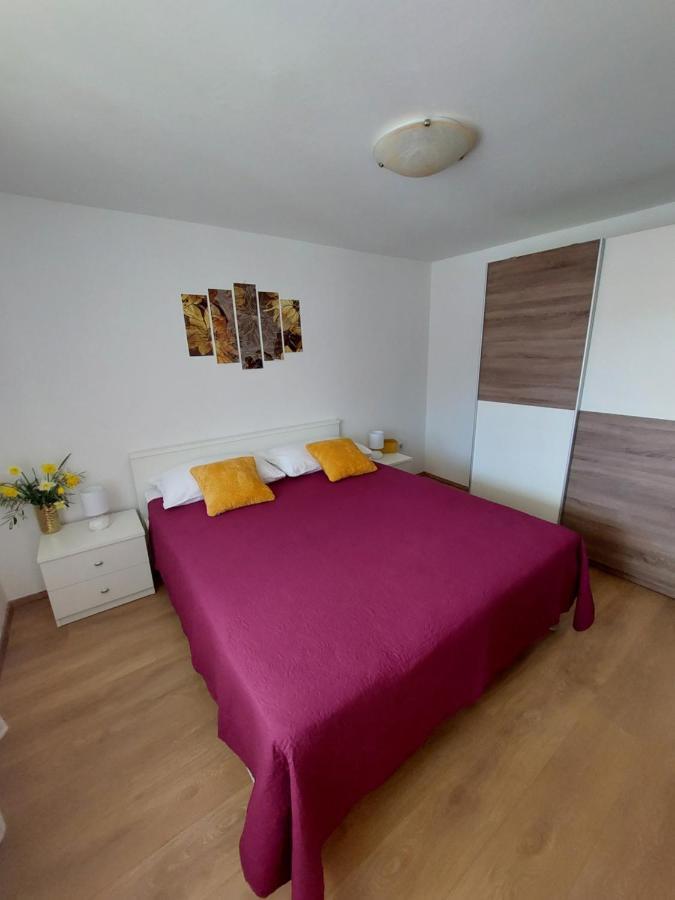 Apartmani Ana Cres Exteriör bild