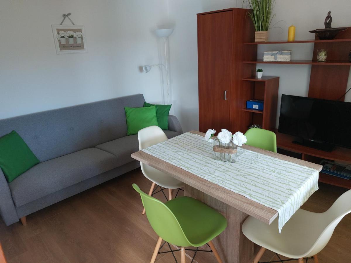 Apartmani Ana Cres Exteriör bild