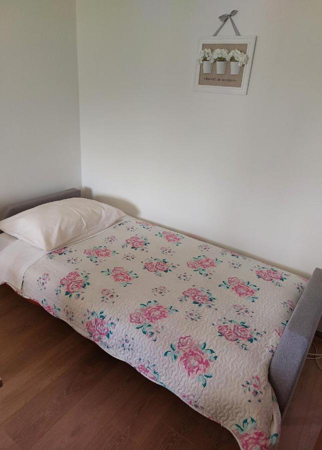 Apartmani Ana Cres Exteriör bild