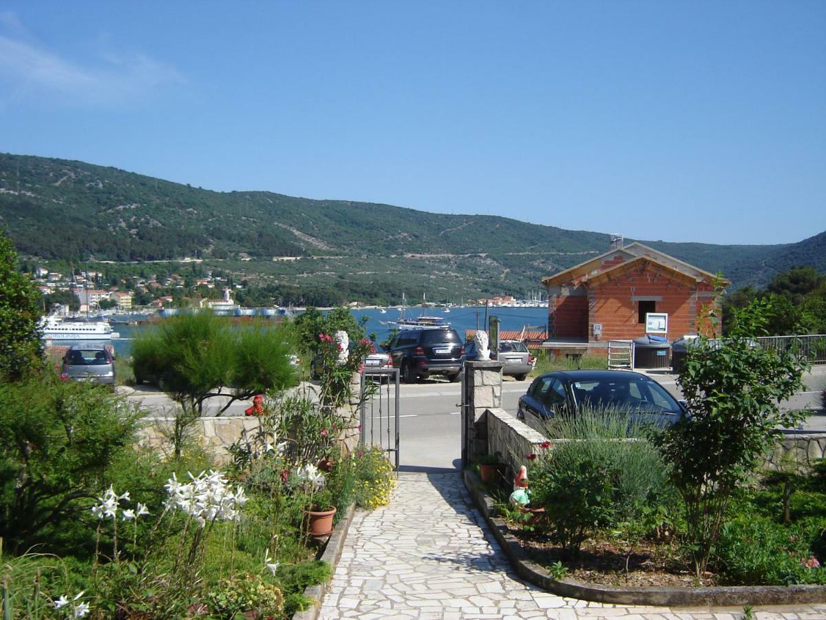 Apartmani Ana Cres Exteriör bild