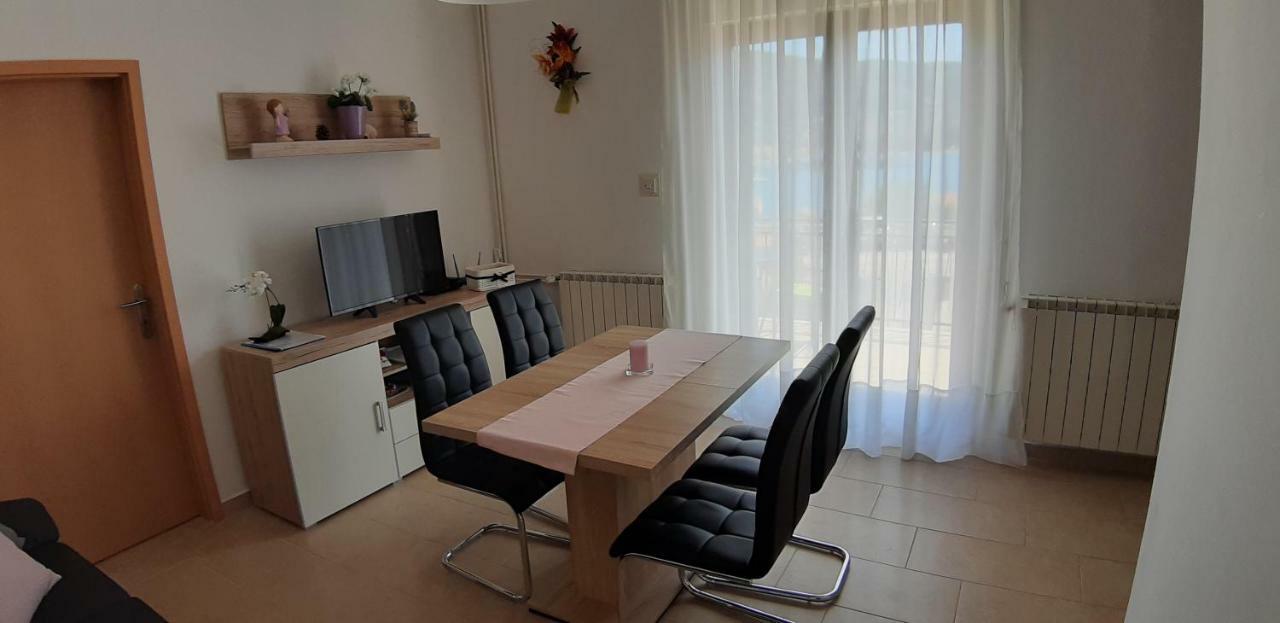 Apartmani Ana Cres Exteriör bild