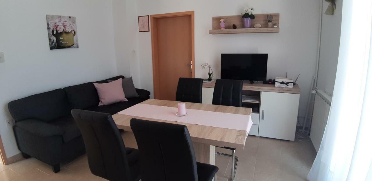 Apartmani Ana Cres Exteriör bild