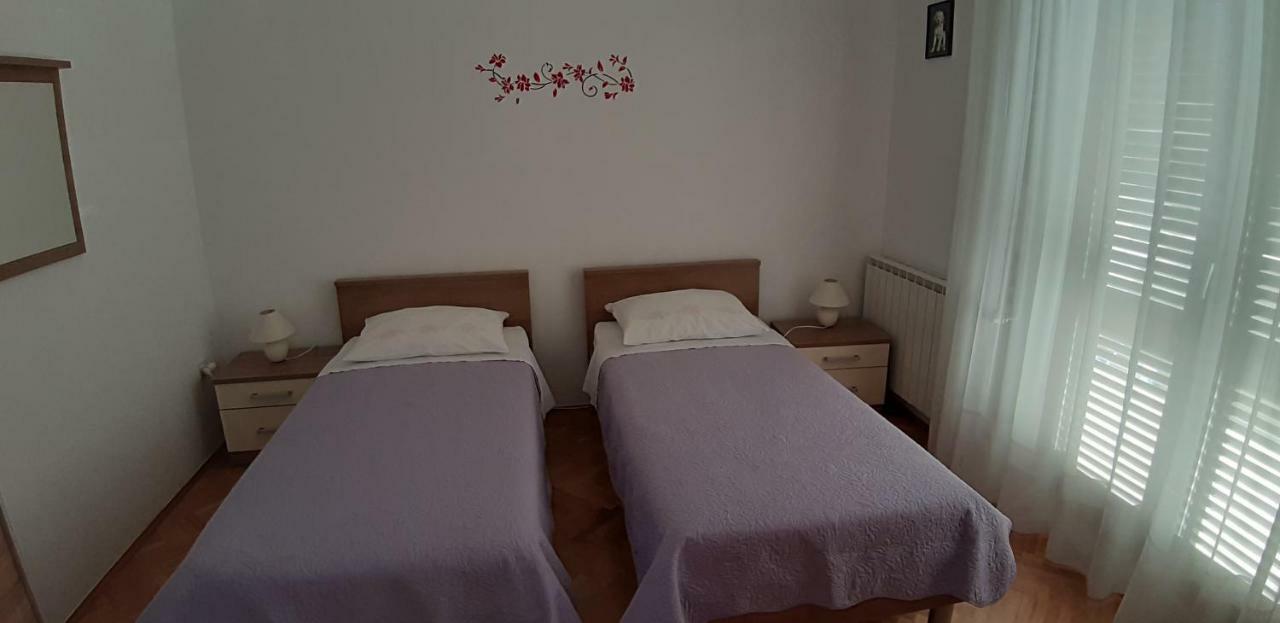 Apartmani Ana Cres Exteriör bild