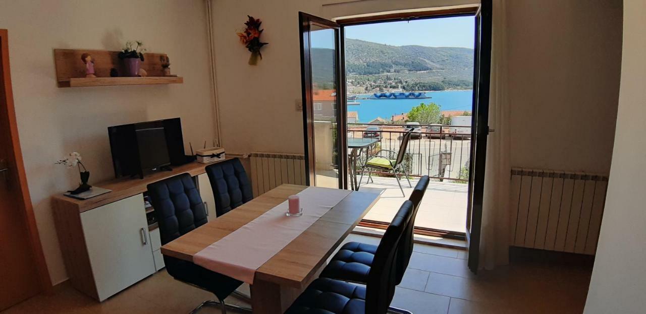 Apartmani Ana Cres Exteriör bild