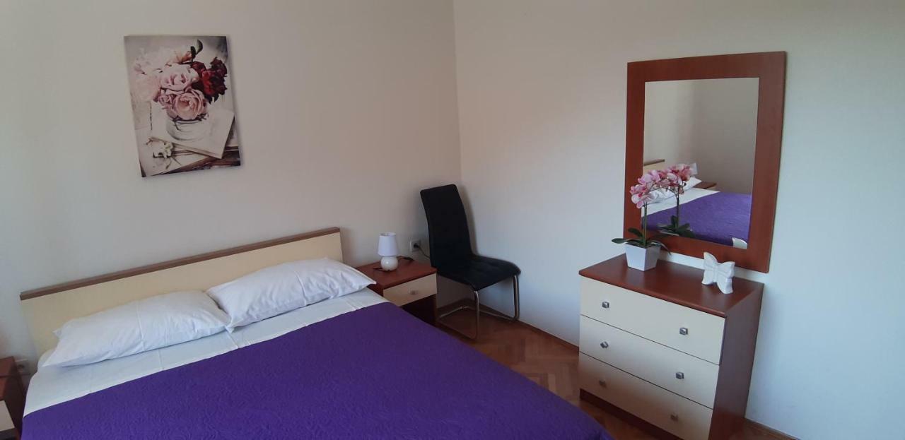 Apartmani Ana Cres Exteriör bild