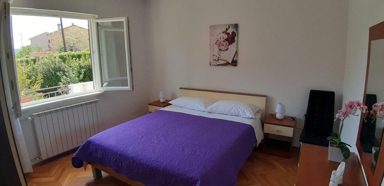 Apartmani Ana Cres Exteriör bild
