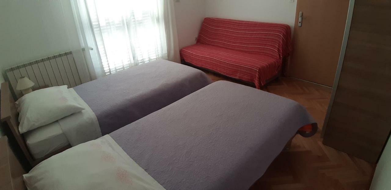 Apartmani Ana Cres Exteriör bild