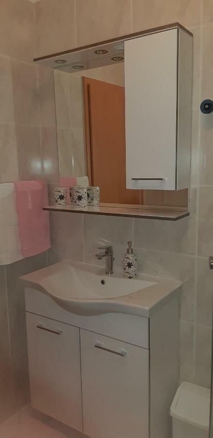 Apartmani Ana Cres Exteriör bild